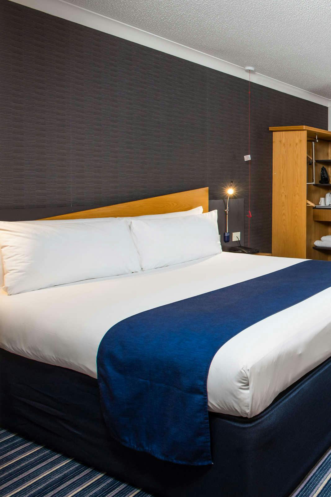 Hotel Holiday Inn Express Bristol North photo 2