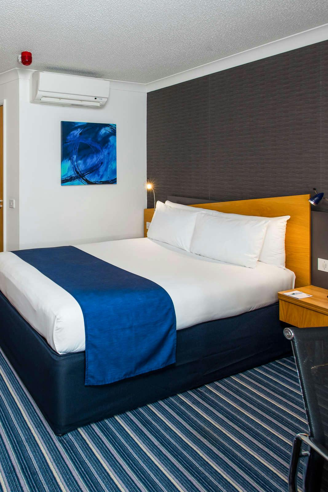 Hotel Holiday Inn Express Bristol North photo 1