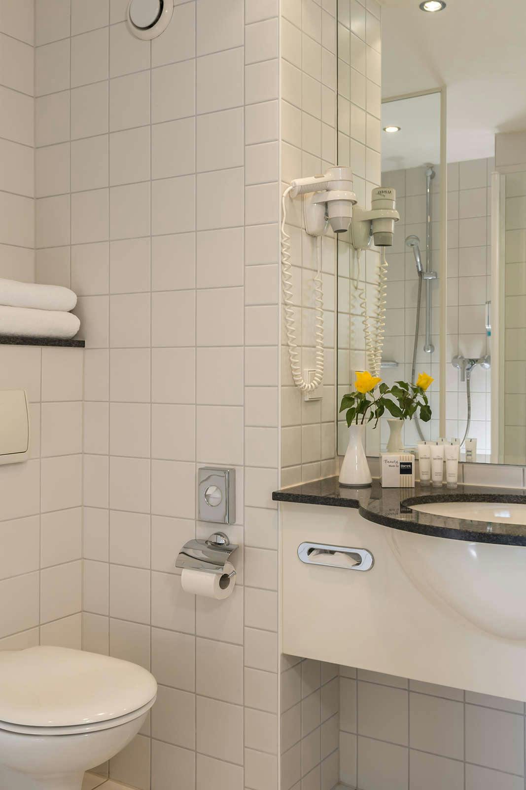 Hotel Essential by Dorint Berlin-Adlershof photo 4