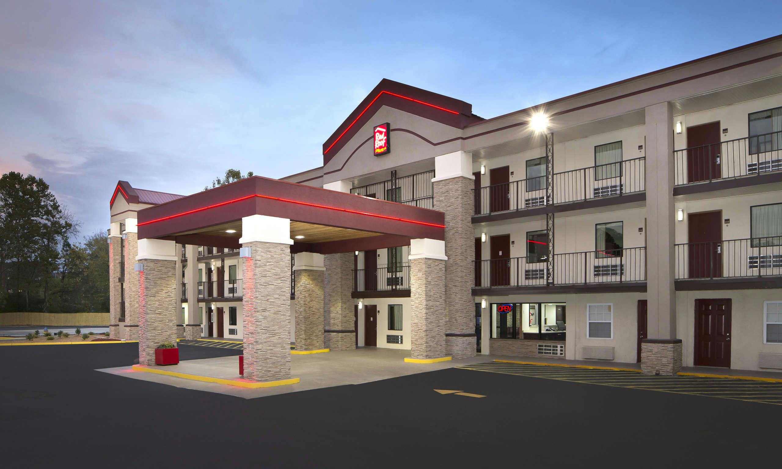 Red Roof PLUS+ Birmingham East - Irondale/ Airport