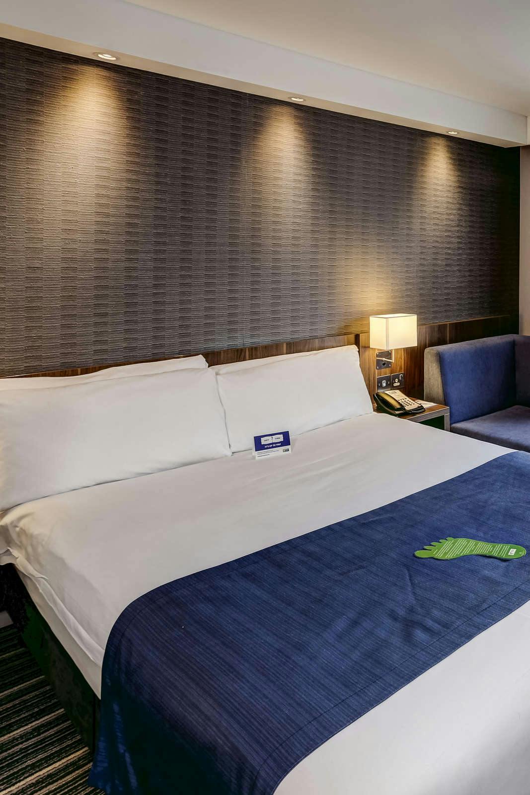 Hotel Holiday Inn Express Windsor photo 2