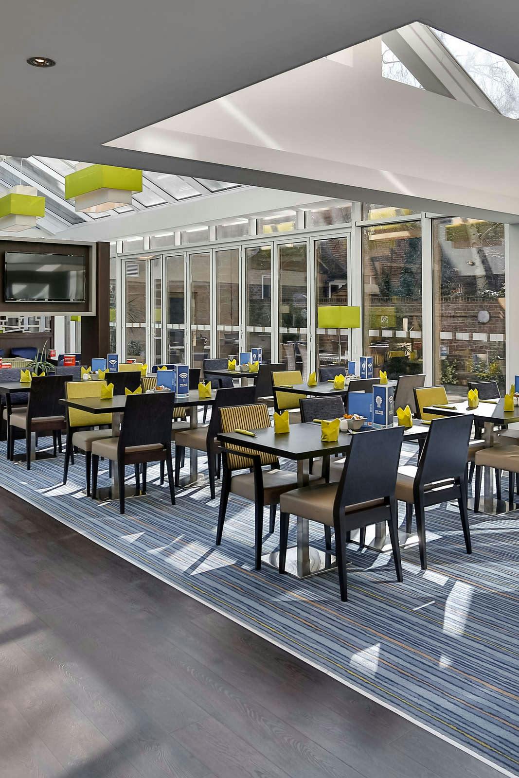 Hotel Holiday Inn Express Windsor photo 1