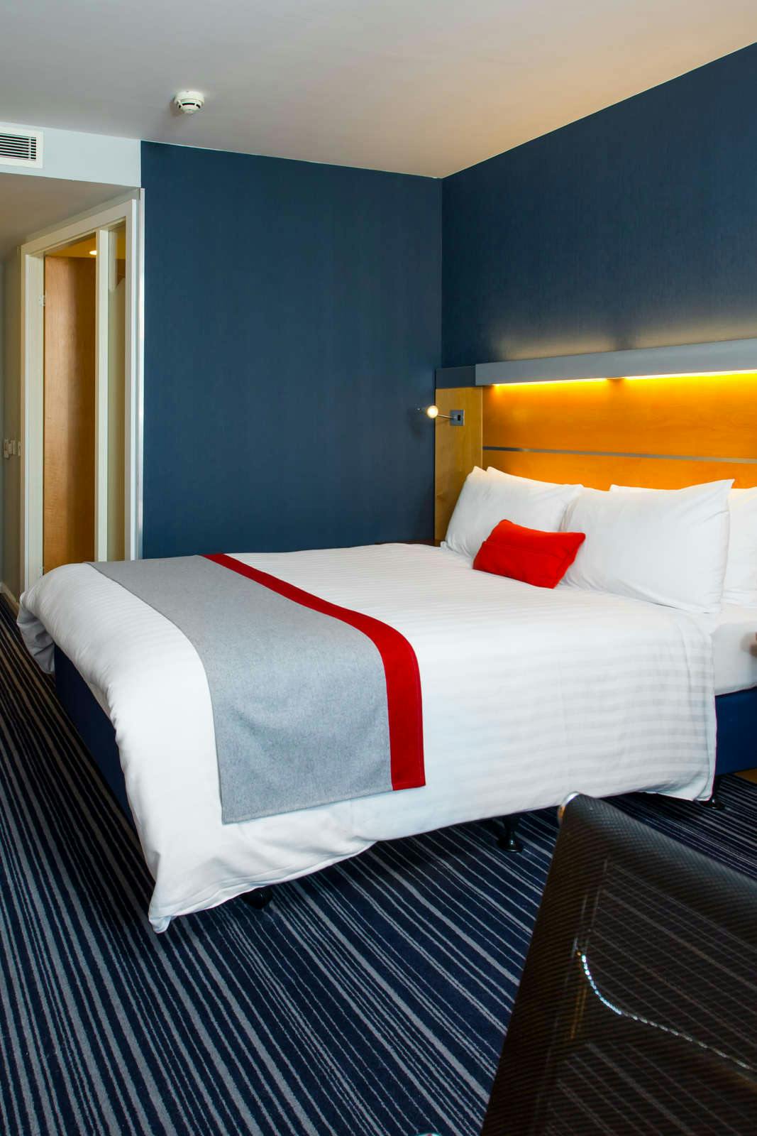 Hotel Holiday Inn Express London Epsom Downs photo 2