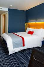 Hotel Holiday Inn Express London Epsom Downs photo 2