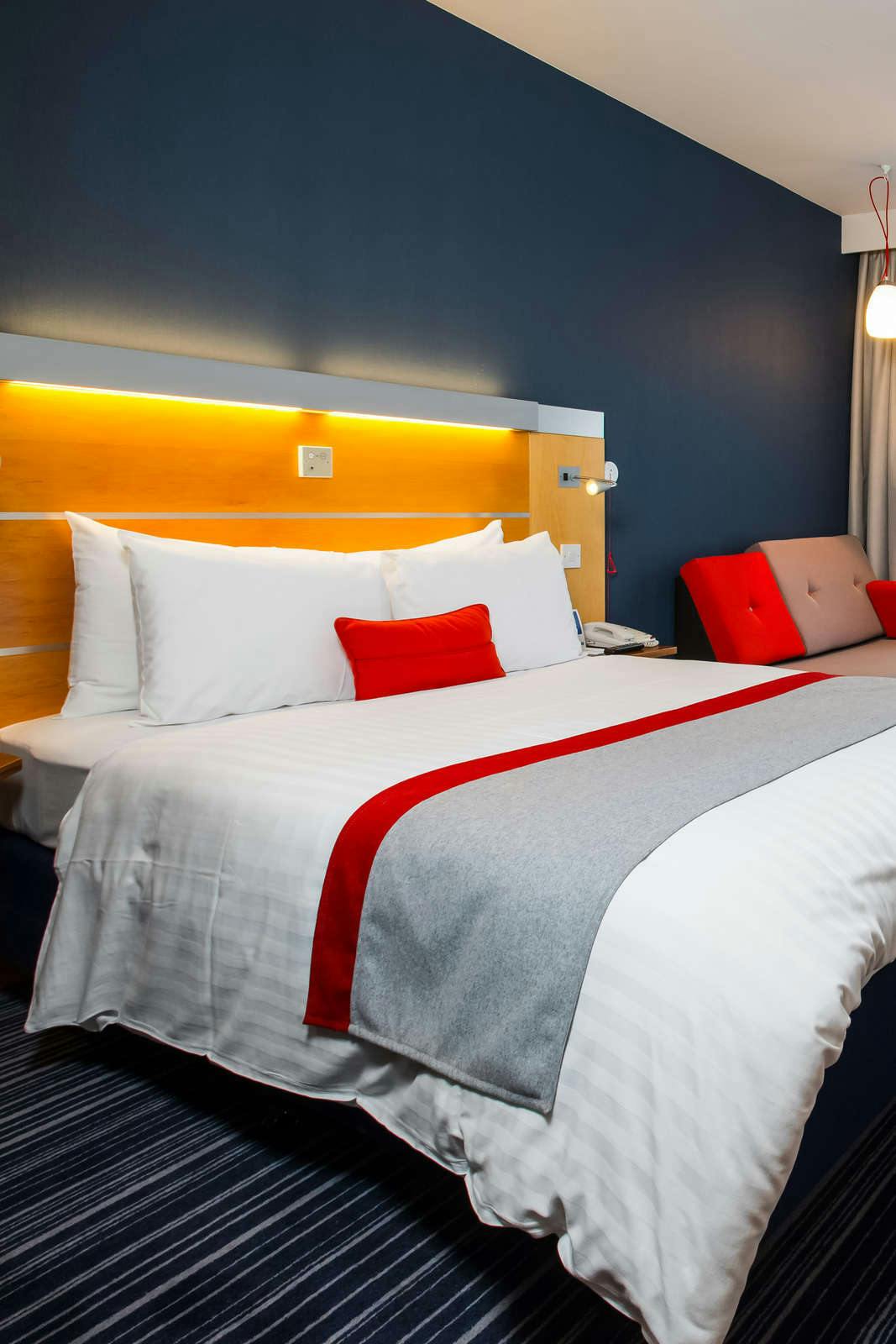 Hotel Holiday Inn Express London Epsom Downs photo 1