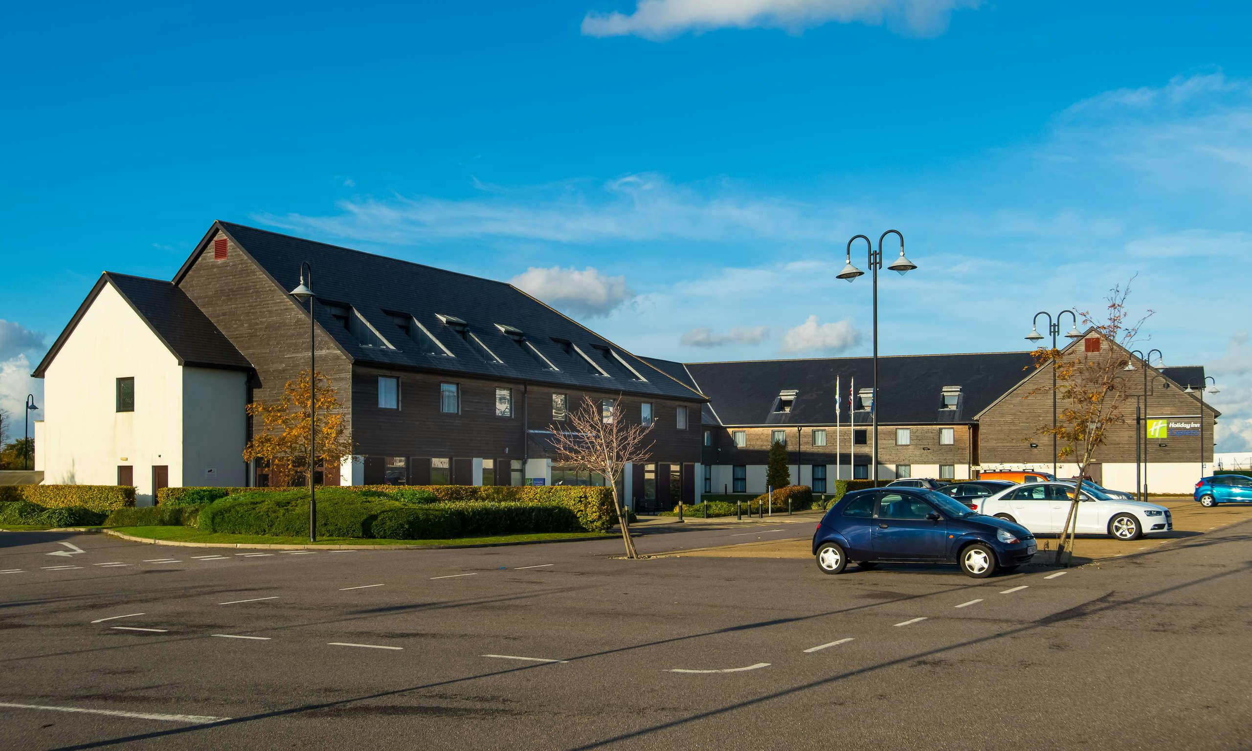 Holiday Inn Express London Epsom Downs