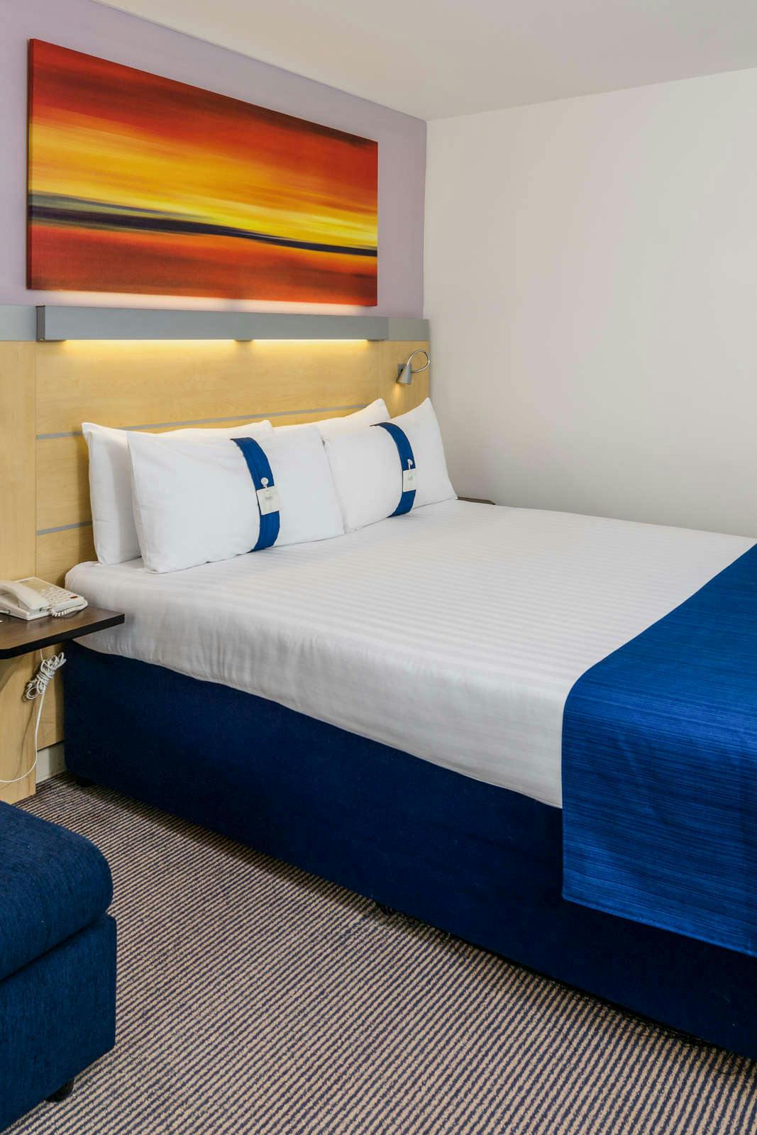 Hotel Holiday Inn Express London Stansted Airport photo 2