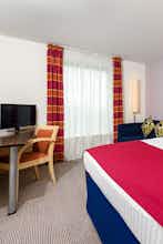 Hotel Holiday Inn Express London Stansted Airport photo 4