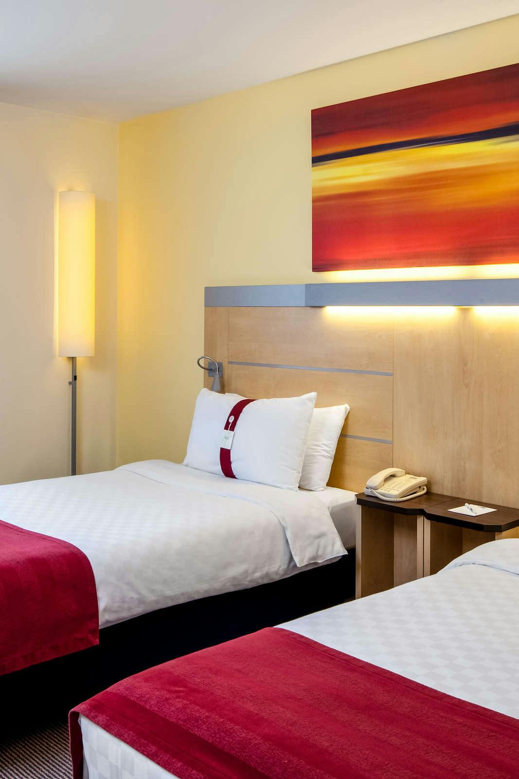 Hotel Holiday Inn Express London Stansted Airport photo 3