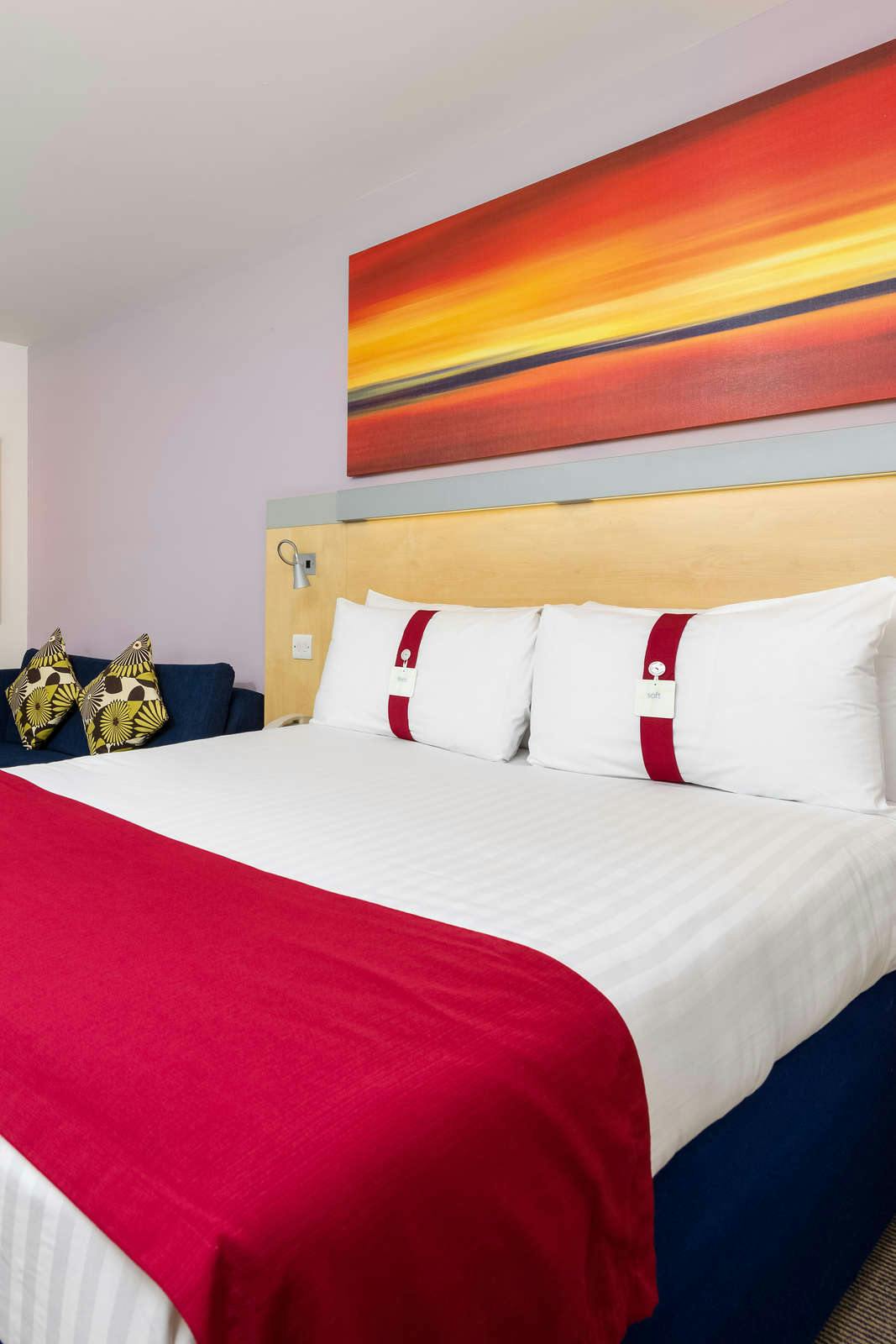 Hotel Holiday Inn Express London Stansted Airport photo 1