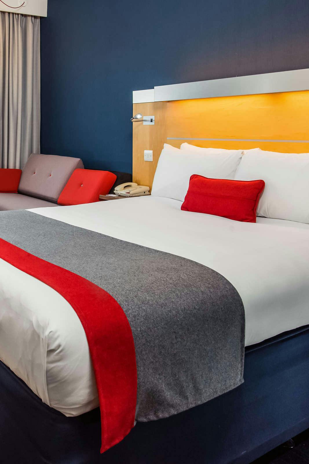 Hotel Holiday Inn Express Hemel Hempstead photo 1