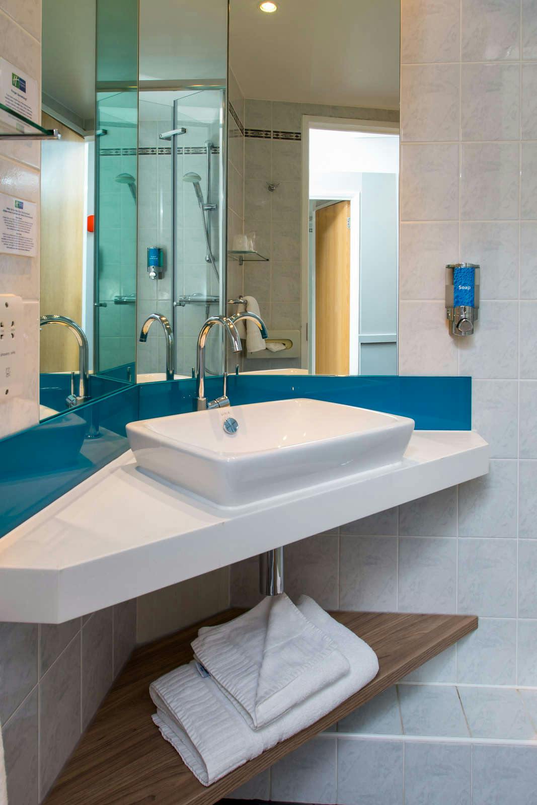 Hotel Holiday Inn Express Bath photo 5