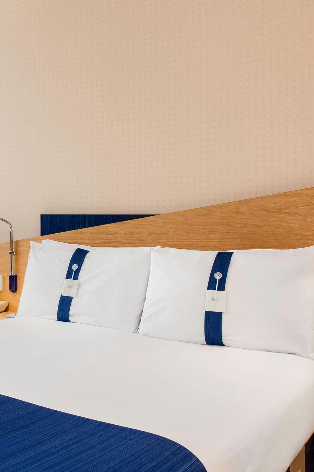 Hotel Holiday Inn Express Oxford - Kassam Stadium photo 4