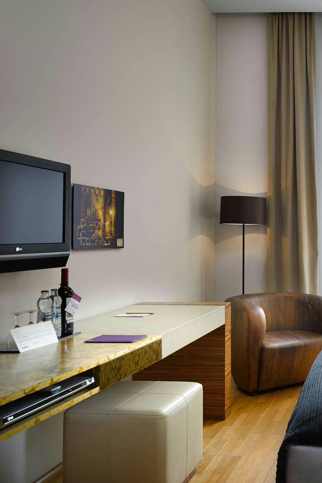 Hotel The ICON Hotel & Lounge photo 3