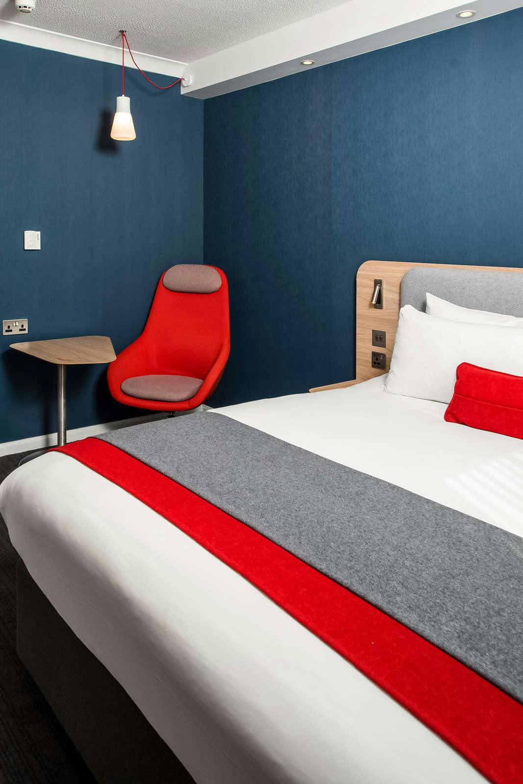 Hotel Holiday Inn Express London - Luton Airport photo 5