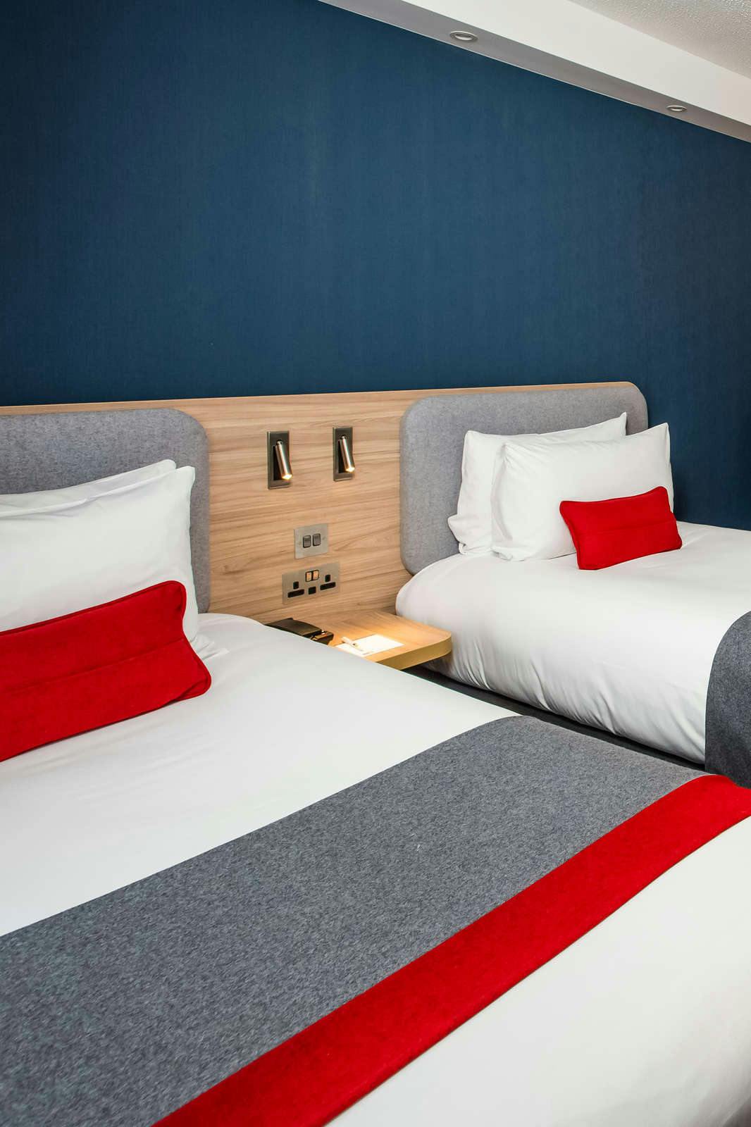 Hotel Holiday Inn Express London - Luton Airport photo 4