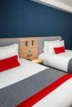 Hotel Holiday Inn Express London - Luton Airport photo 4