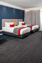 Hotel Holiday Inn Express London - Luton Airport photo 3