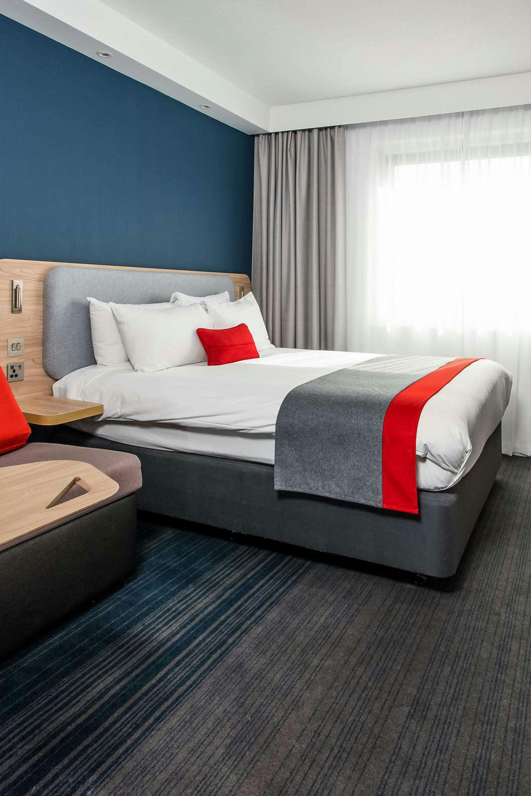 Hotel Holiday Inn Express London - Luton Airport photo 1