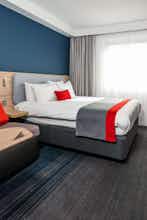 Hotel Holiday Inn Express London - Luton Airport photo 1