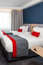 Hotel Holiday Inn Express London - Luton Airport photo 2