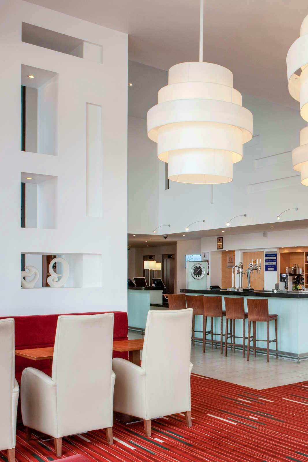 Hotel Holiday Inn Express Leeds City Centre Armouries photo 1