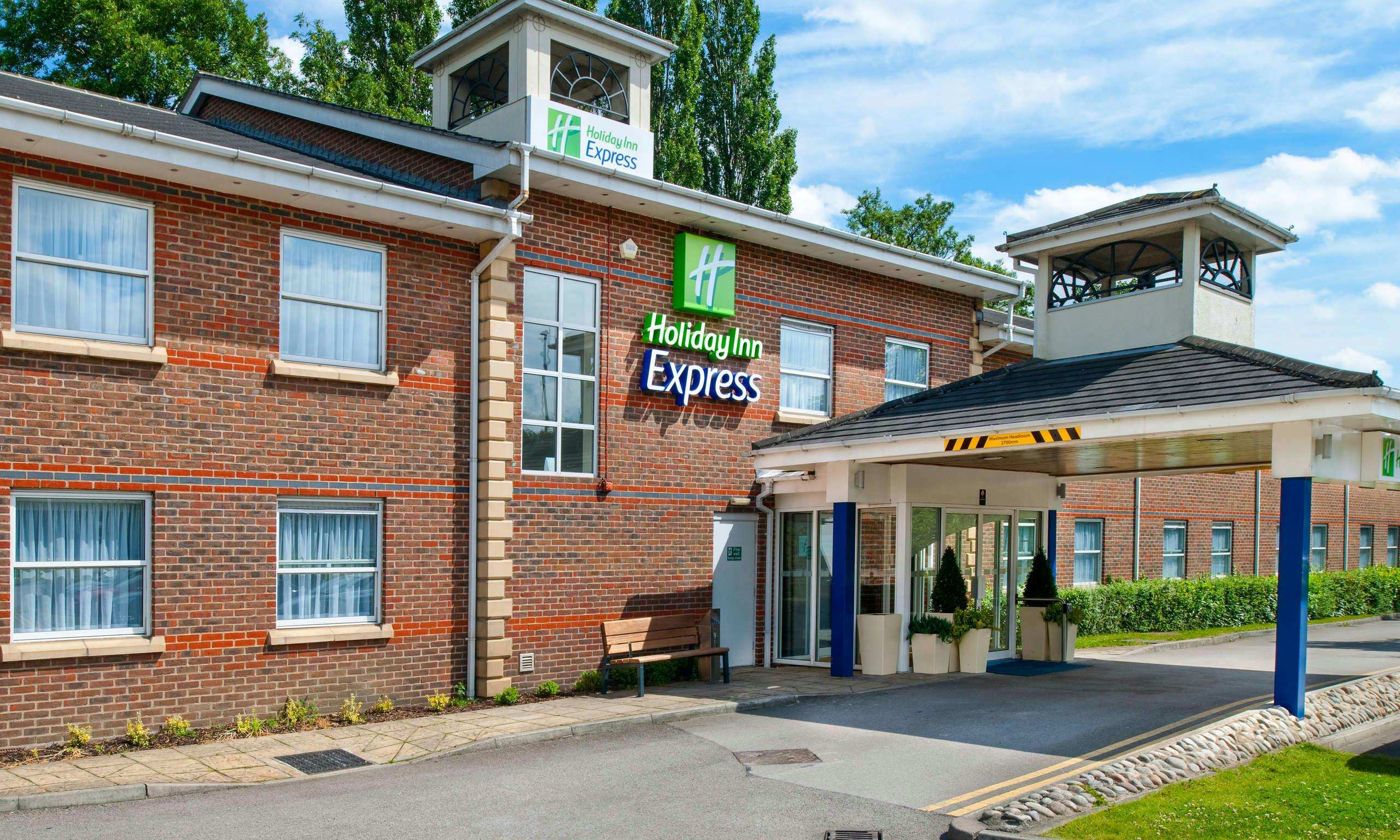 Hotel Holiday Inn Express Leeds East photo 1