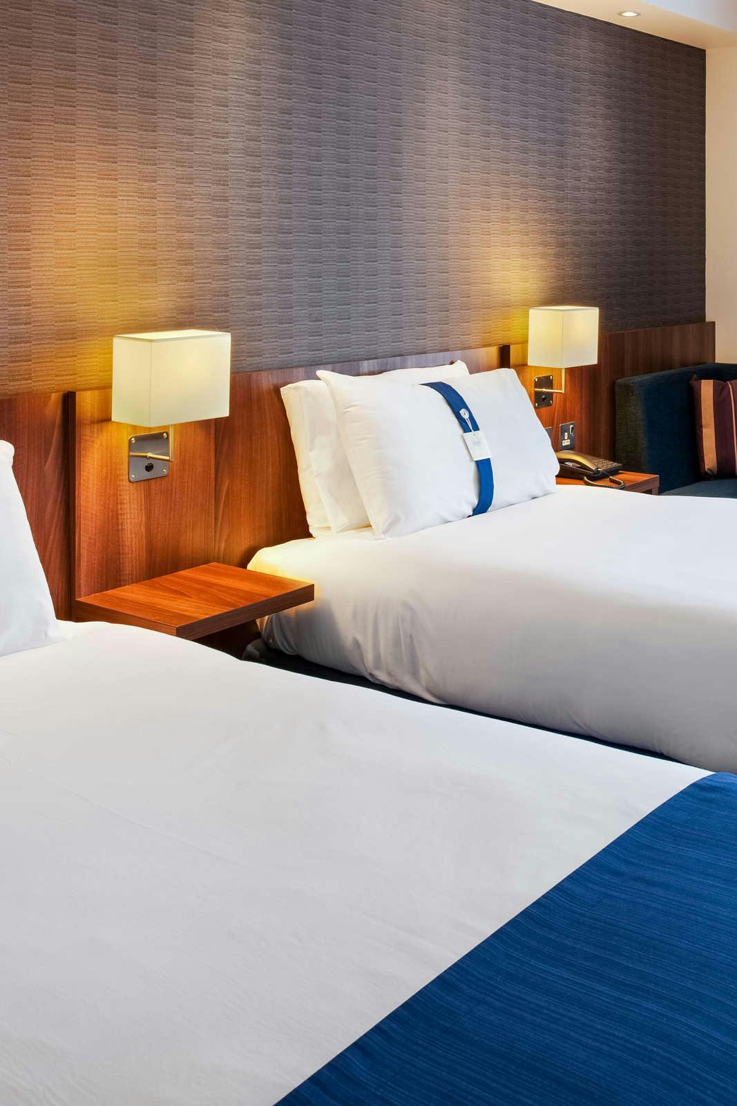 Hotel Holiday Inn Express Leeds East photo 2