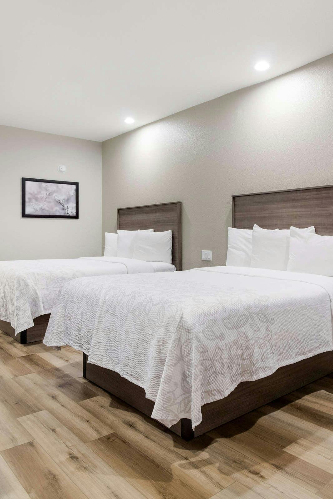 Hotel Red Roof PLUS+ Galveston – Beachfront photo 4