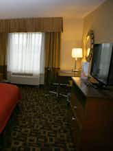 Hotel Holiday Inn Express Hotel & Suites Salina photo 2