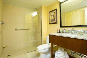 Hotel Embassy Suites by Hilton Tulsa I-44 photo 3