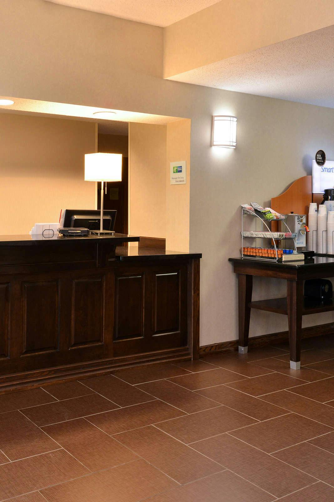 Hotel Holiday Inn Express Hotel & Suites St Marys photo 4