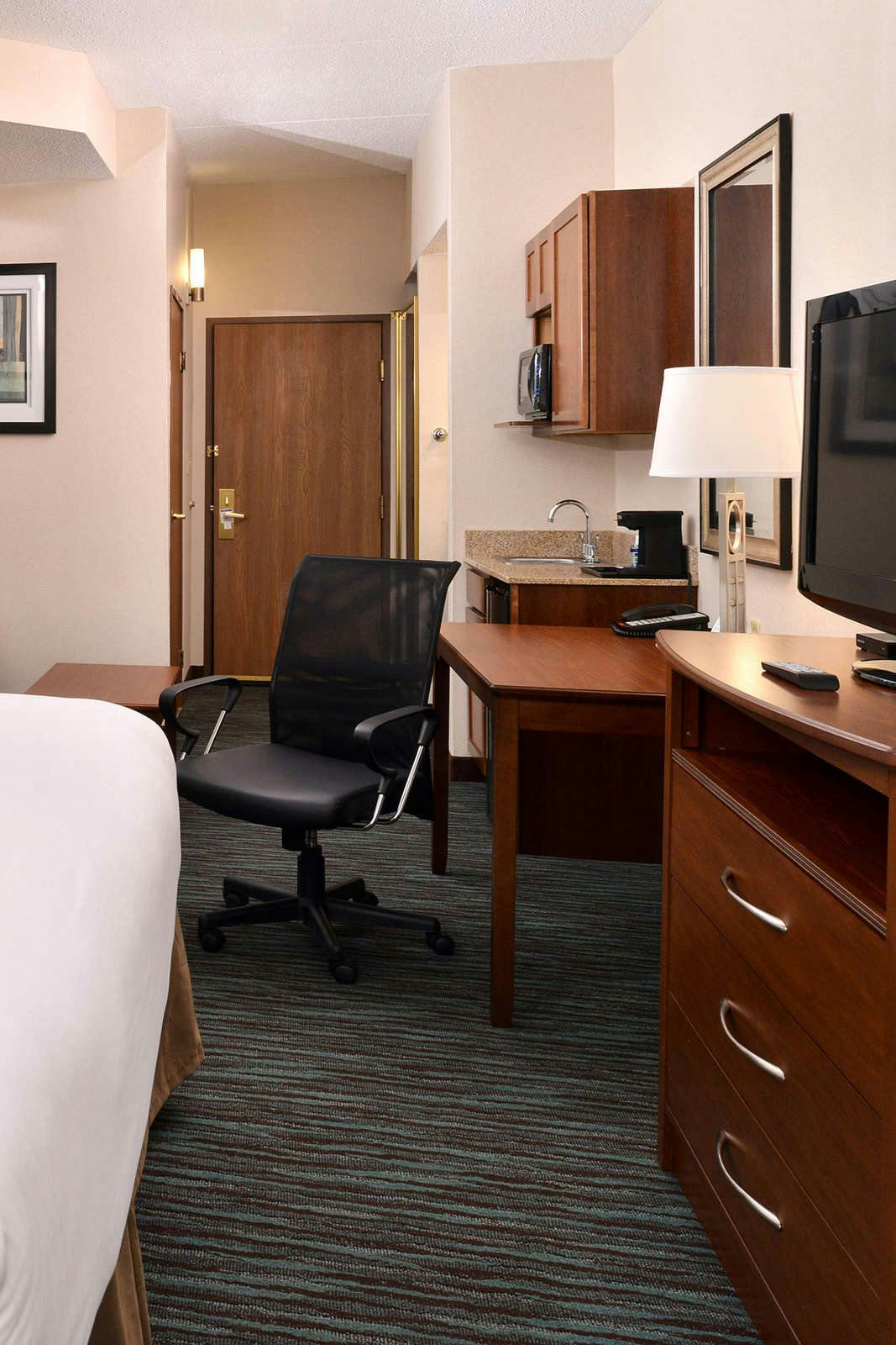 Hotel Holiday Inn Express Hotel & Suites St Marys photo 2