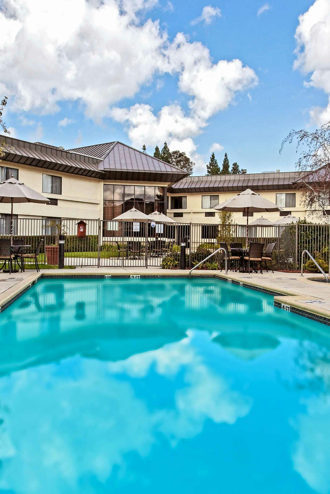 Hotel Holiday Inn Express Walnut Creek photo 1