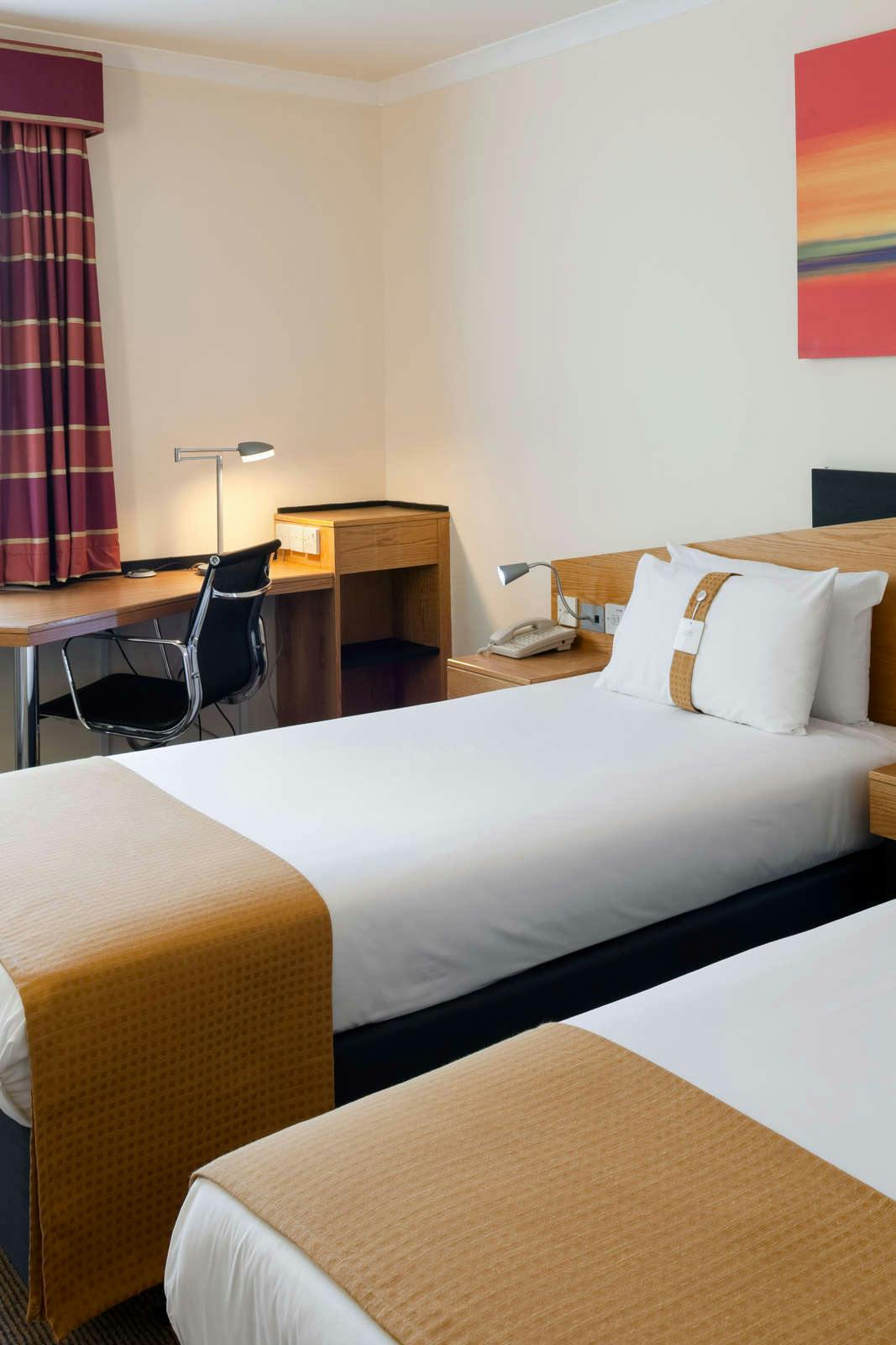 Hotel Holiday Inn Express Strathclyde Park M74 photo 3