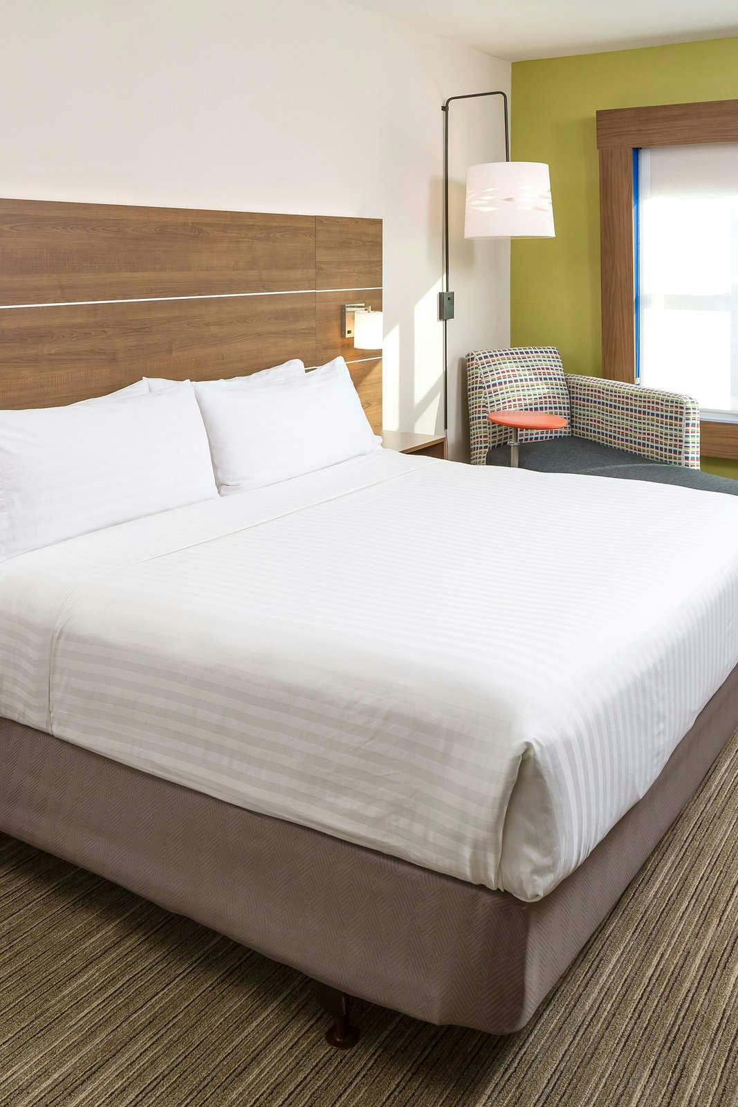 Hotel Holiday Inn Express Hotel & Suites White River Junction photo 1