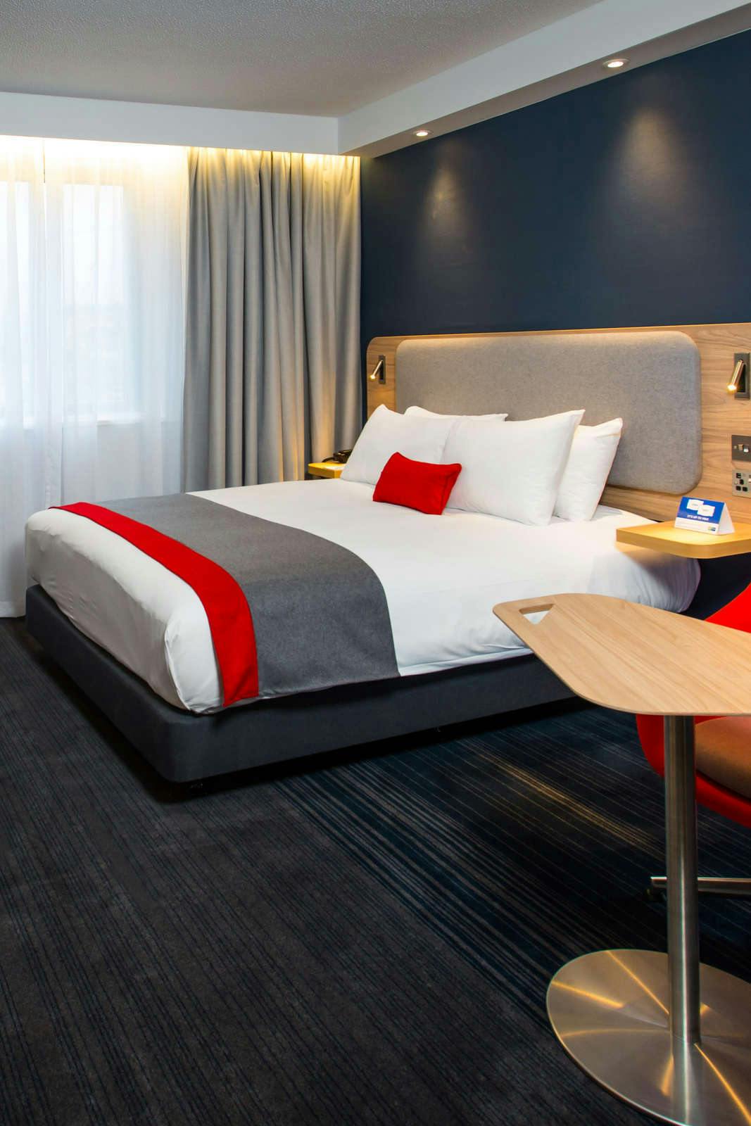 Hotel Holiday Inn Express Milton Keynes photo 2