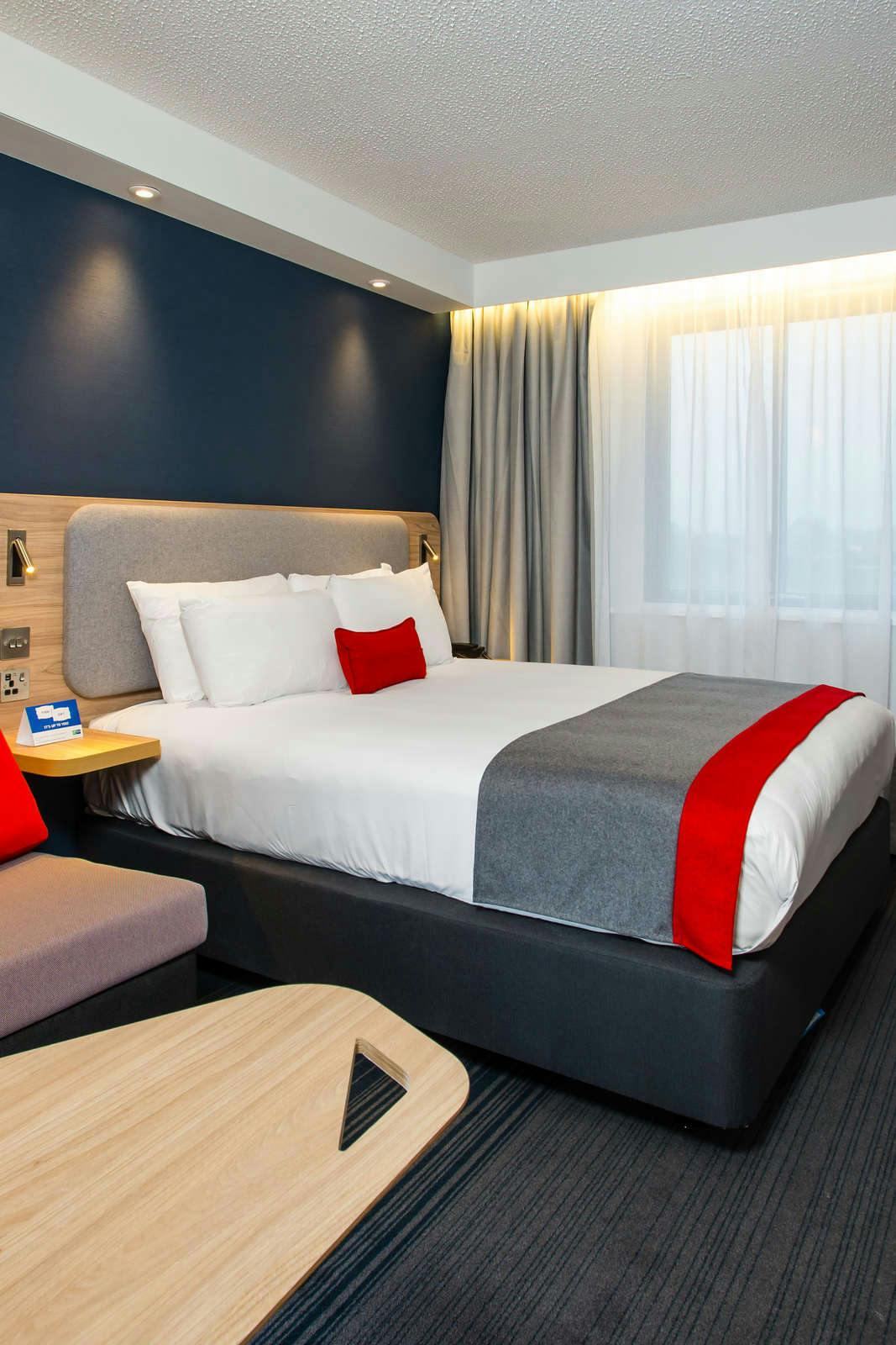 Hotel Holiday Inn Express Milton Keynes photo 1