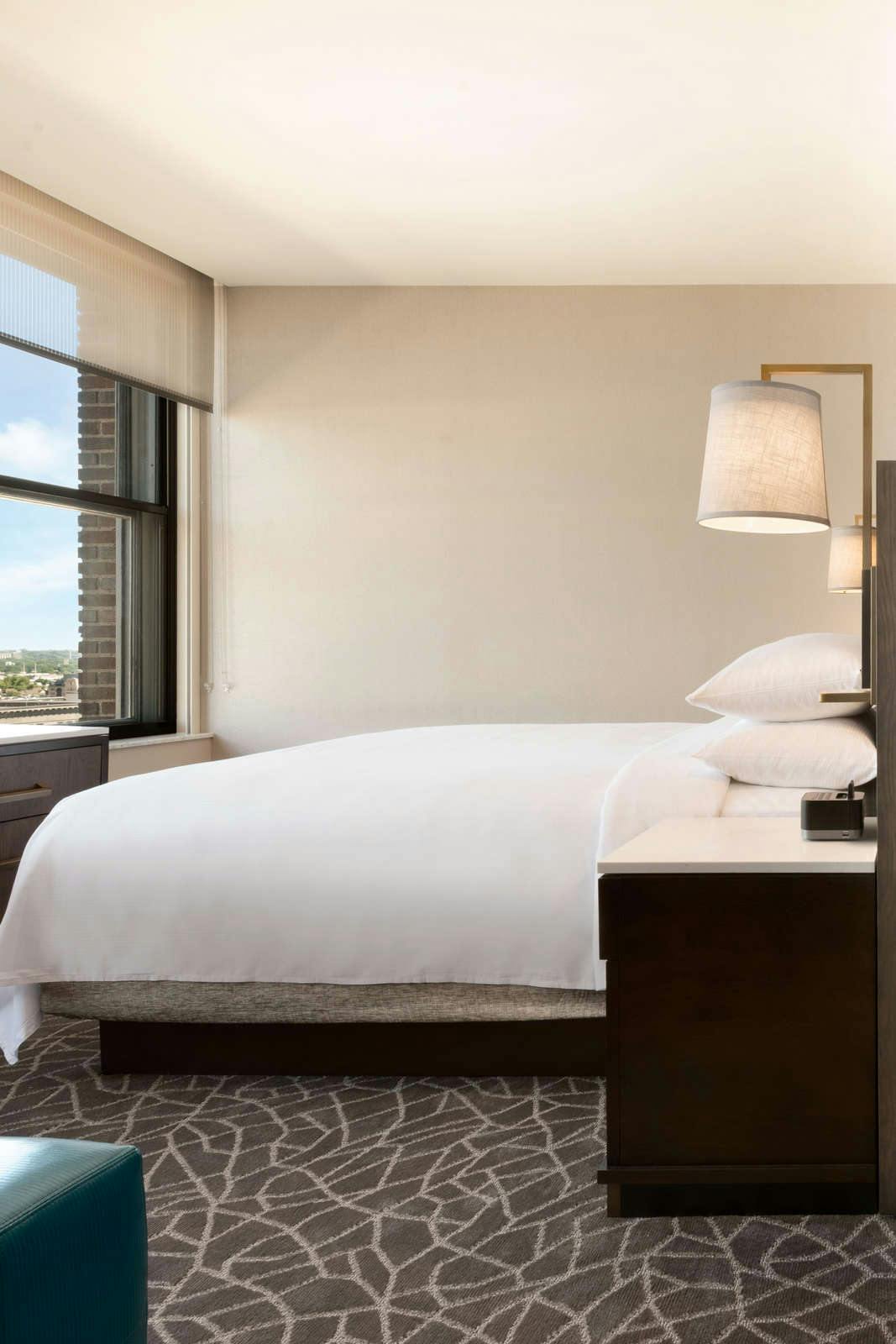 Hotel Embassy Suites by Hilton Minneapolis Downtown photo 2