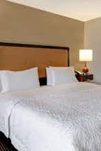 Hotel Hampton Inn NY-JFK Airport photo 1
