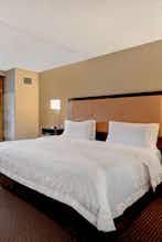 Hotel Hampton Inn NY-JFK Airport photo 2