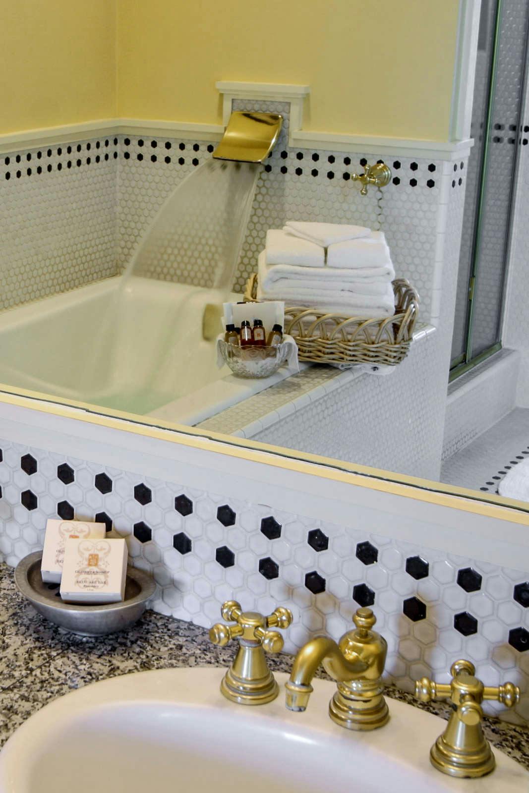 Hotel Gosby House Inn, A Four Sisters Inn photo 1