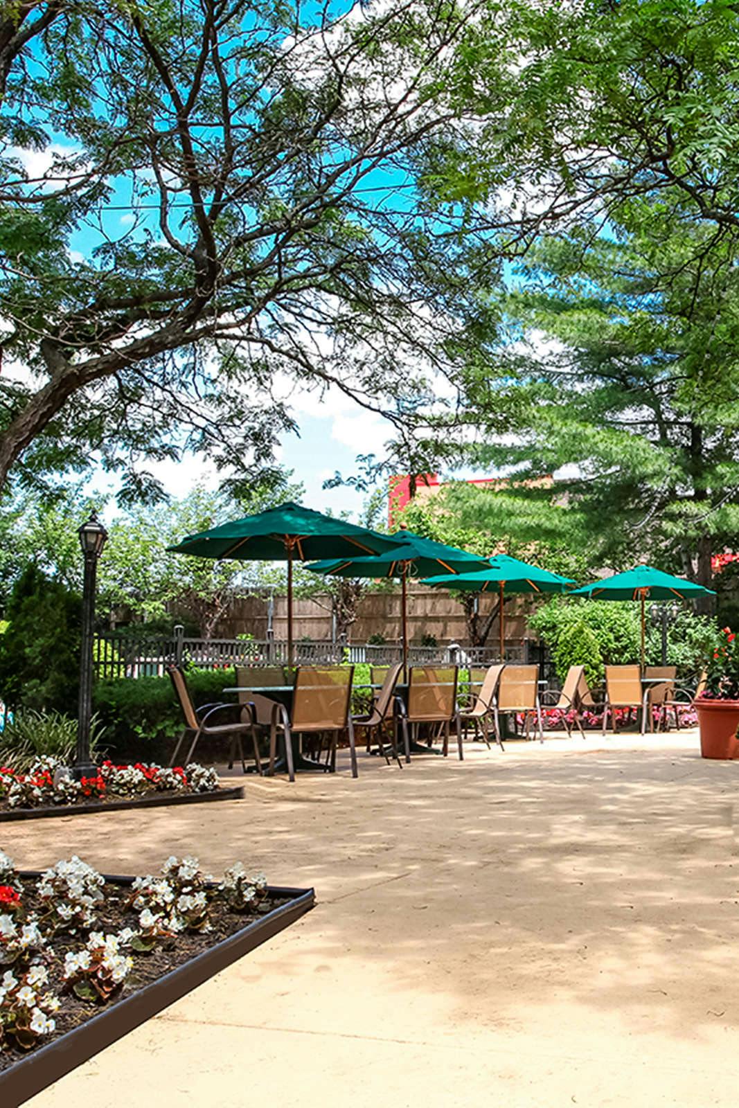 Hotel Holiday Inn Westbury photo 1