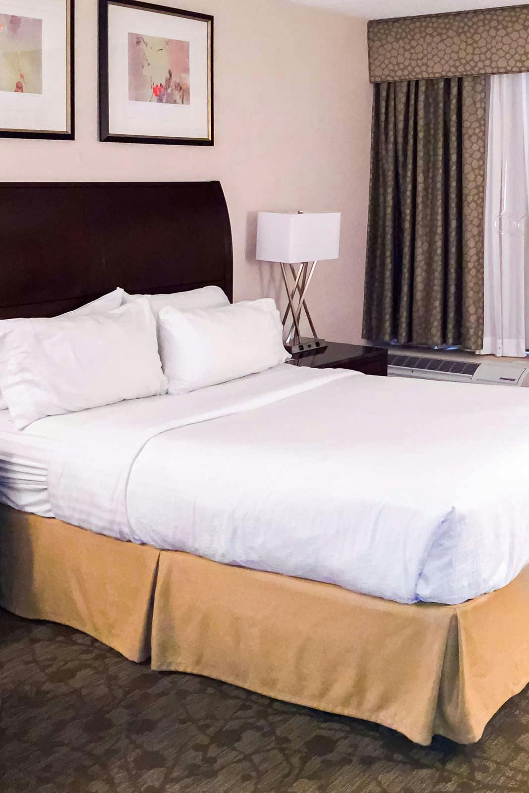 Hotel Holiday Inn Westbury photo 3