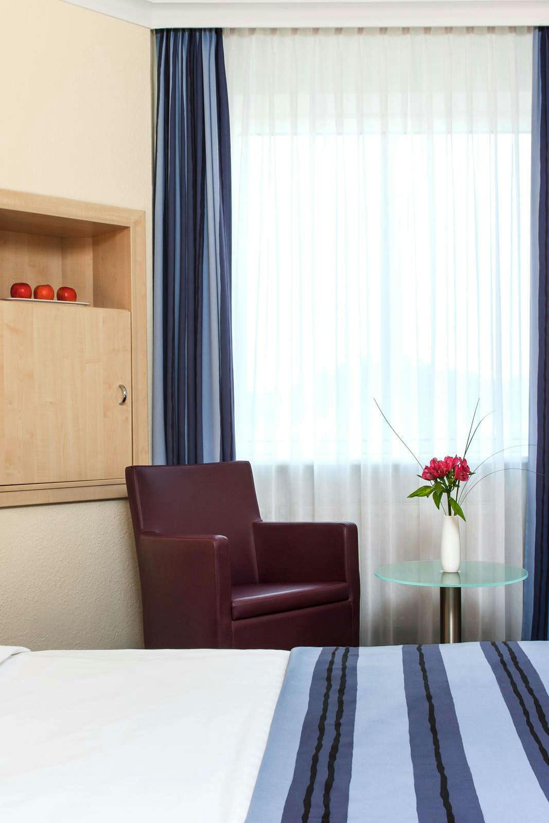 Hotel IntercityHotel Freiburg photo 2