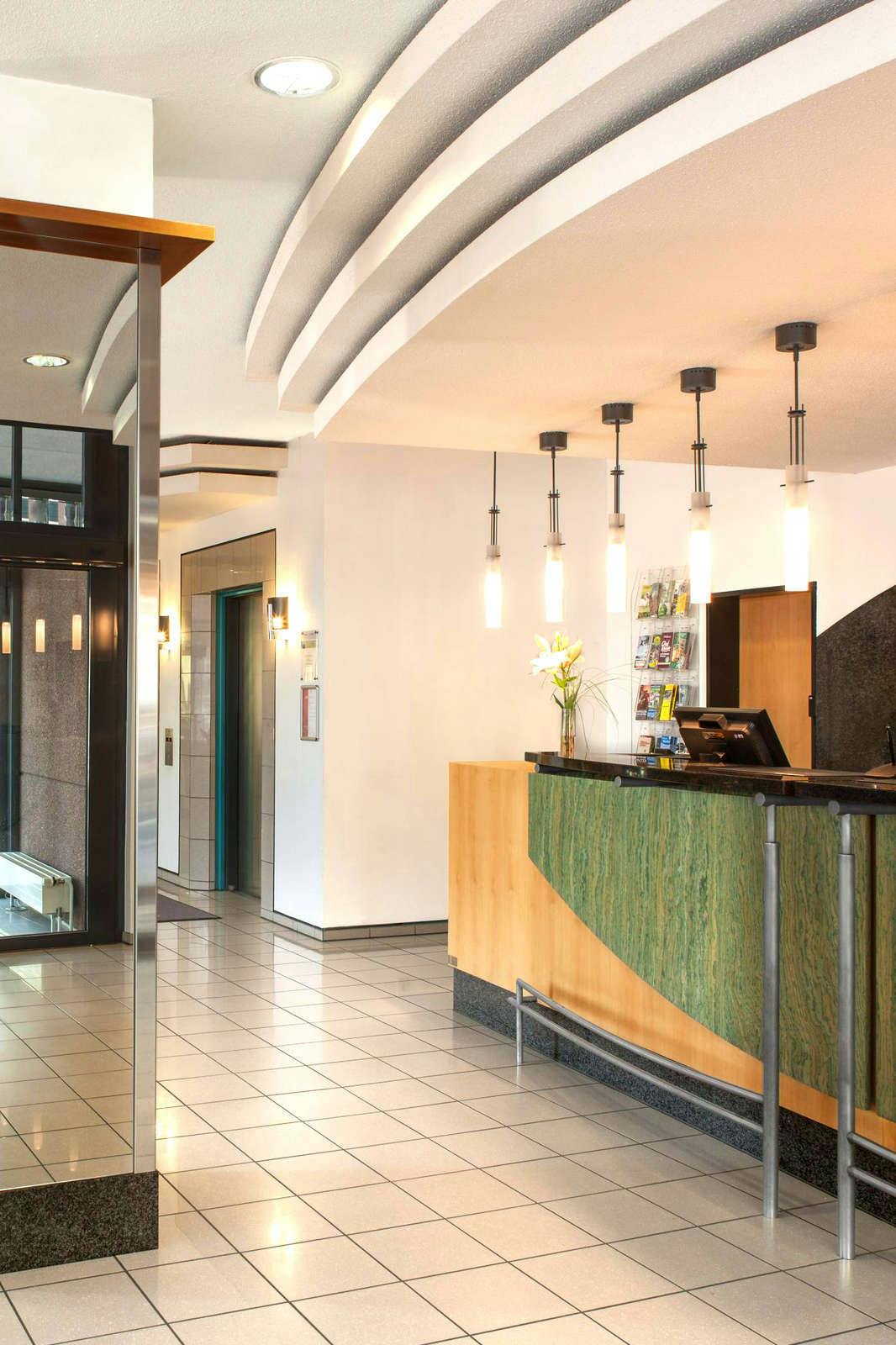 Hotel IntercityHotel Freiburg photo 4