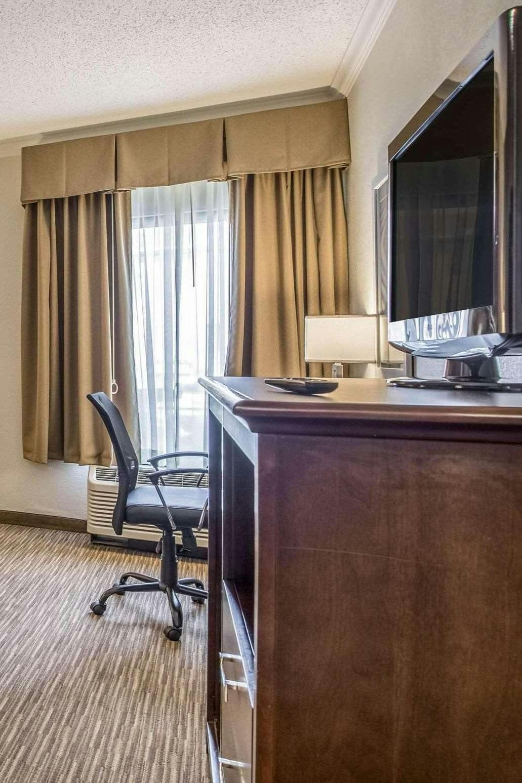 Hotel Quality Inn & Suites Seabrook - NASA - Kemah photo 4