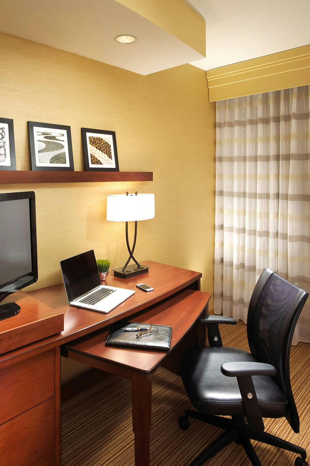 Hotel Courtyard Long Beach Airport photo 4