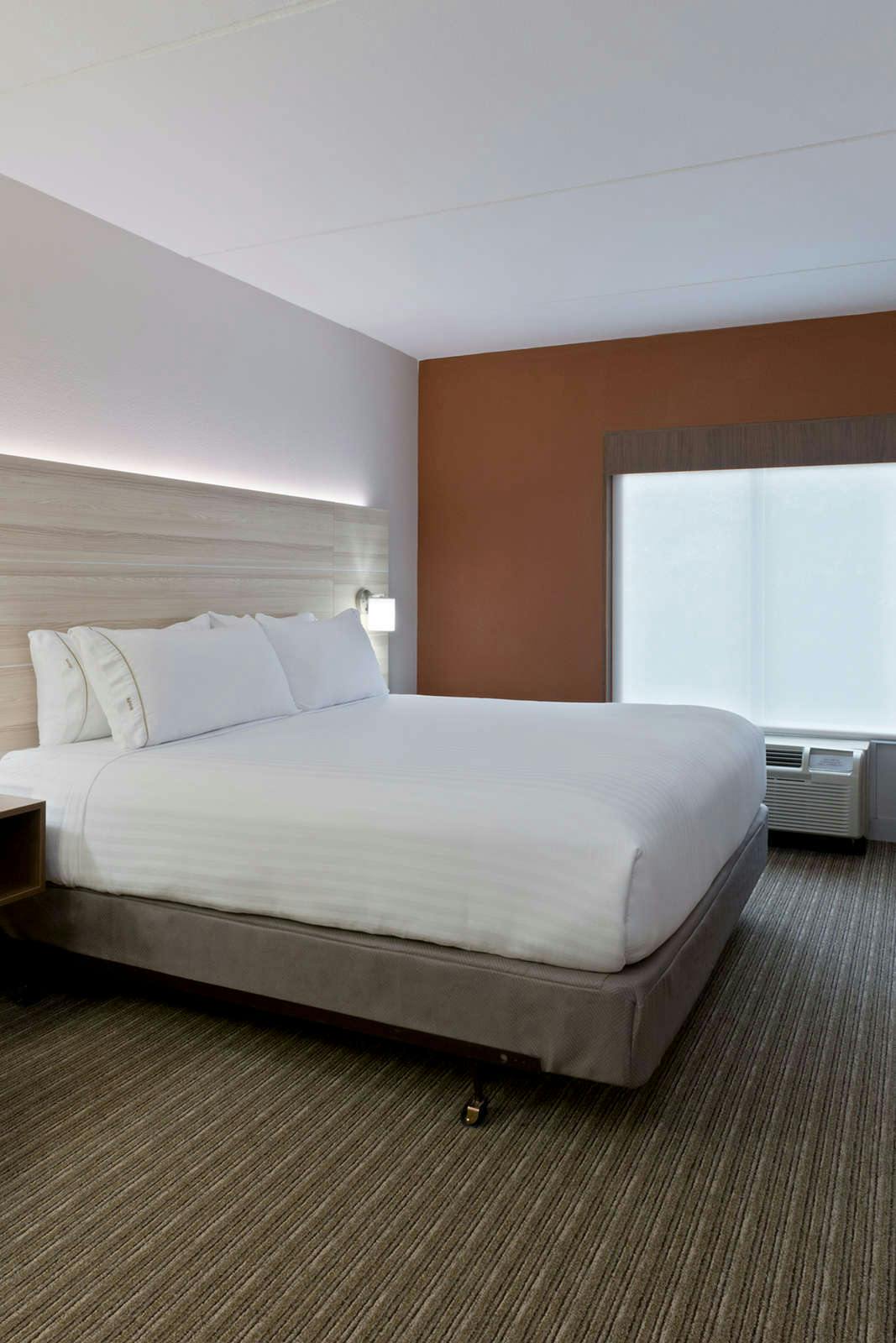 Hotel Holiday Inn Express Hotel & Suites Tavares photo 2