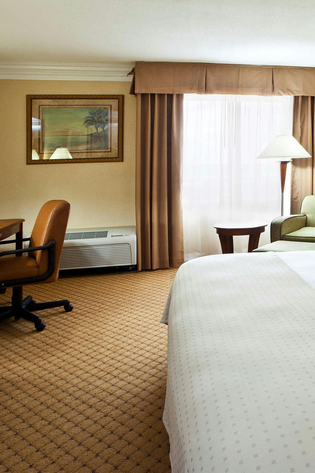 Hotel Holiday Inn Fort Lauderdale Airport photo 3